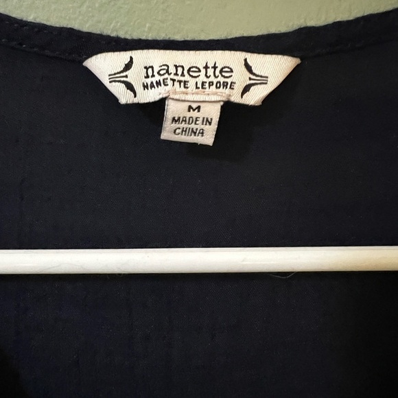 Nanette Lepore navy long sleeve front pleat blouse size medium - Picture 8 of 8